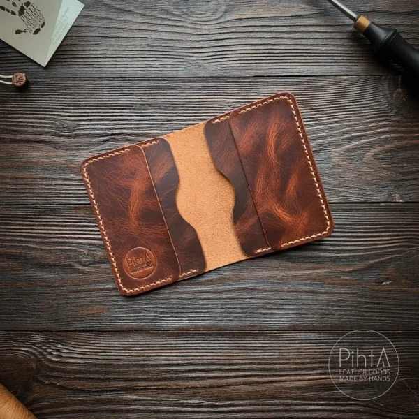 Картхолдер из кожи ручной работы складной Pihta Leather