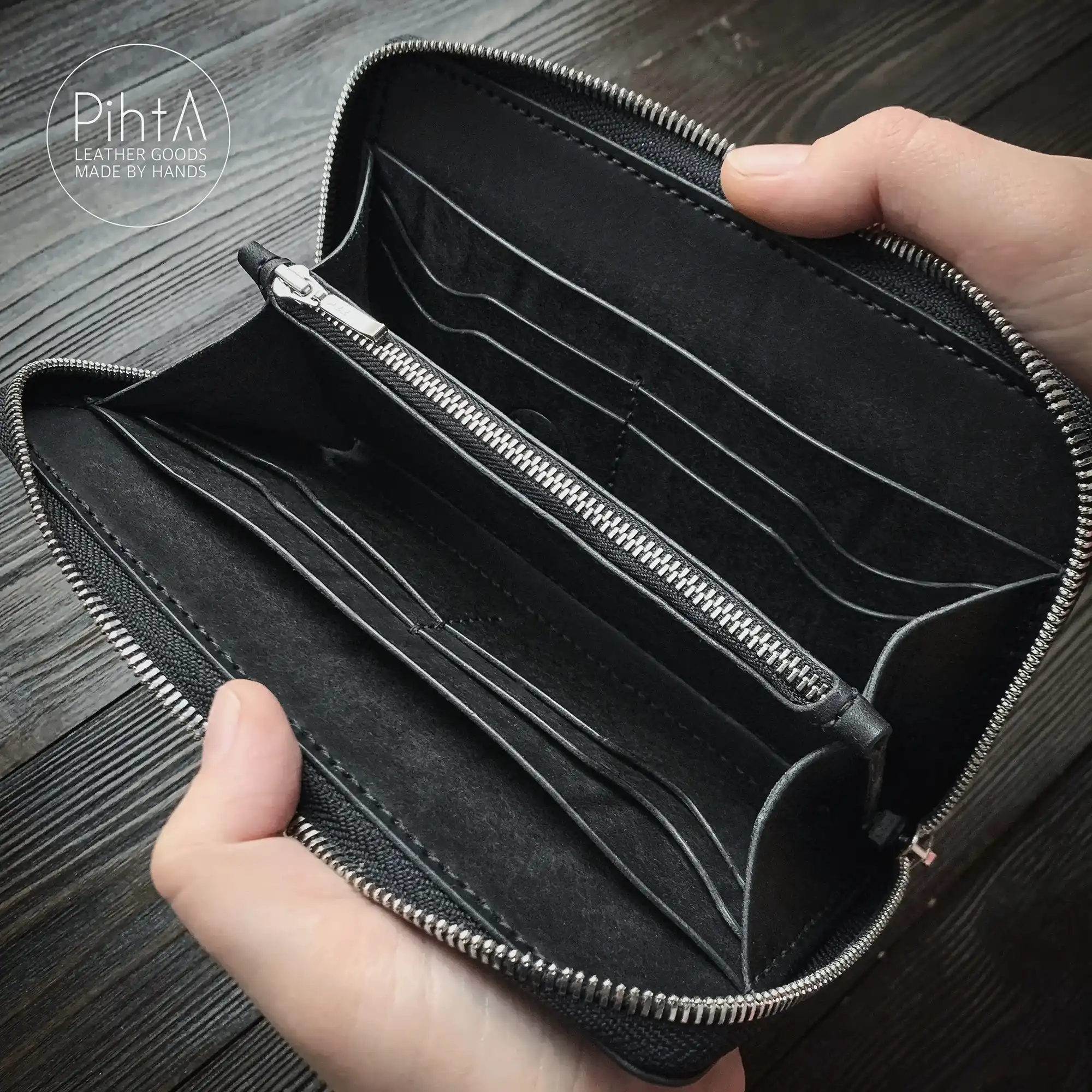 Кошелек на молнии из кожи черный Pihta Leather