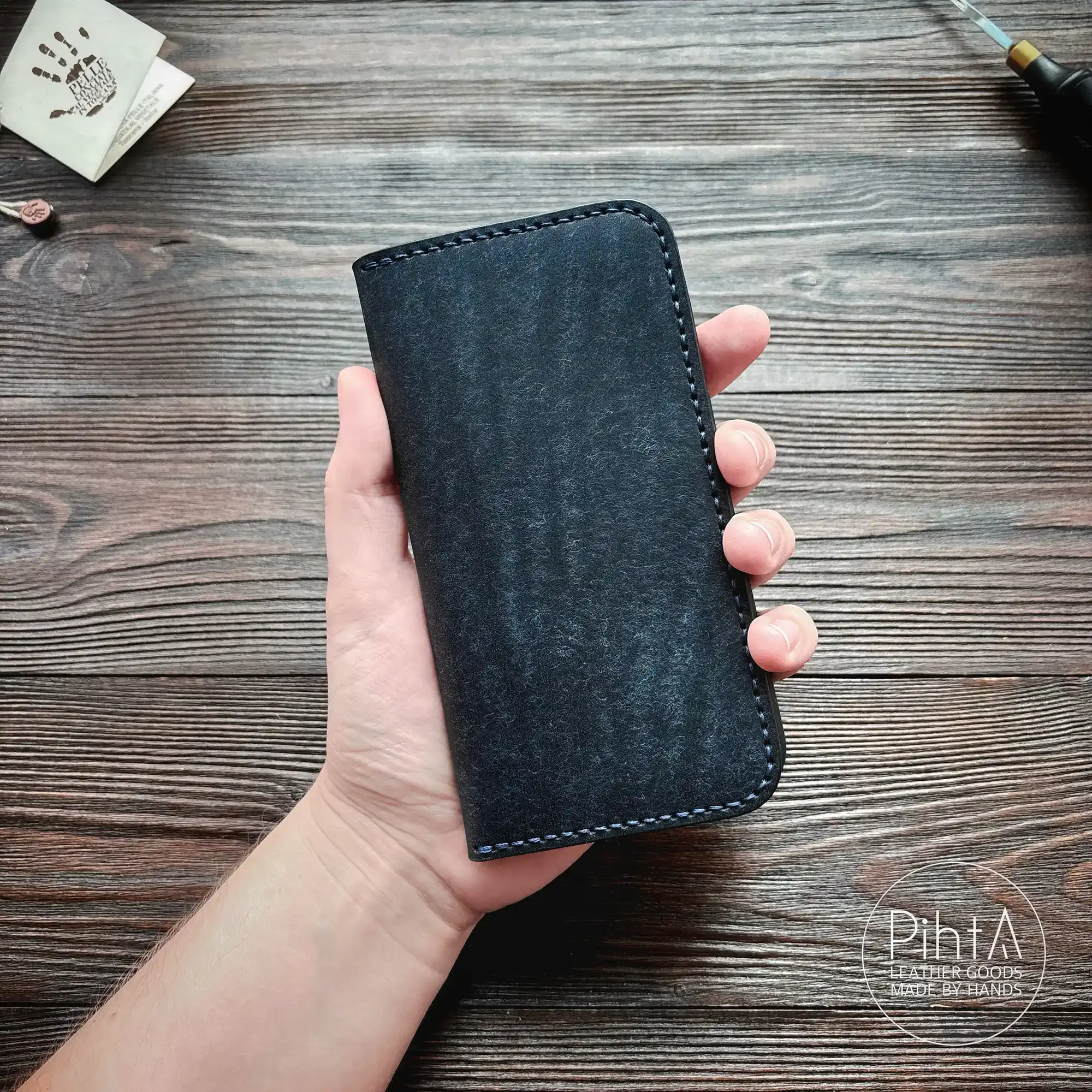 Чехол-книжка из натуральной кожи для телефона