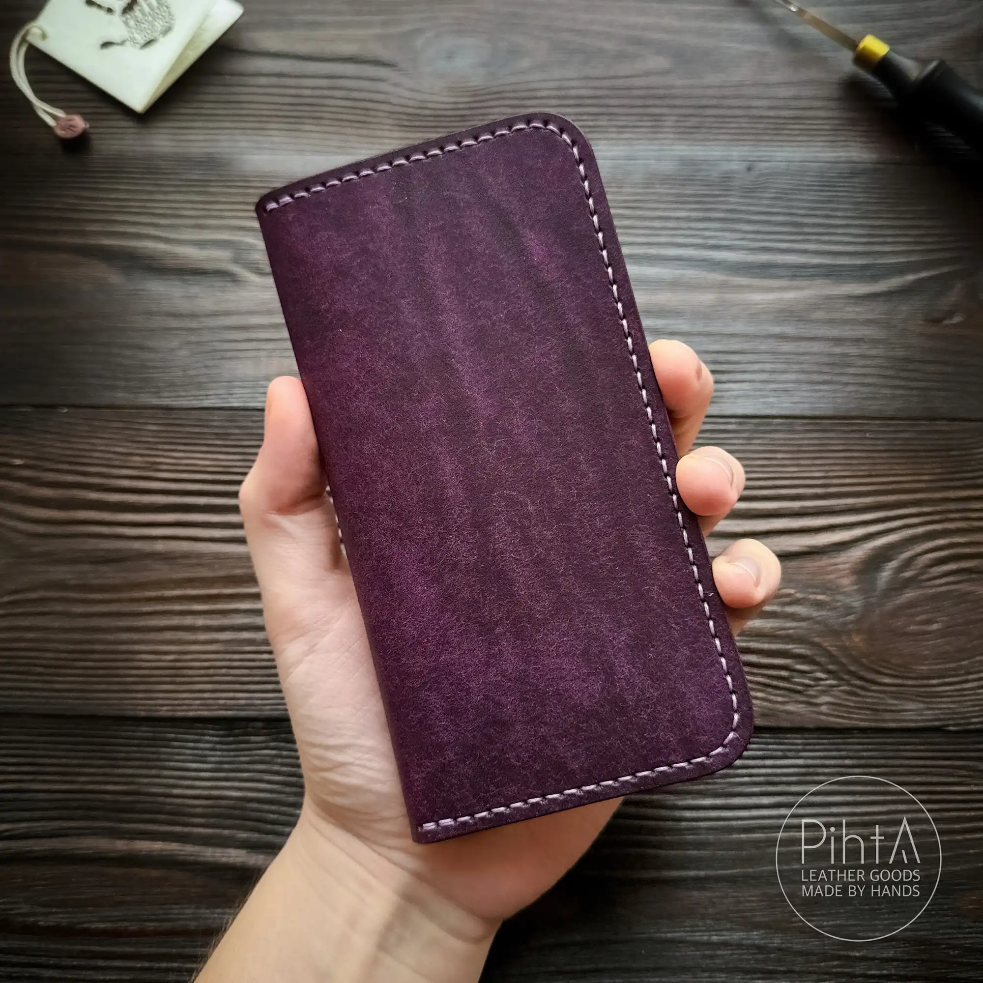Женский чехол-книжка на iPhone из кожи