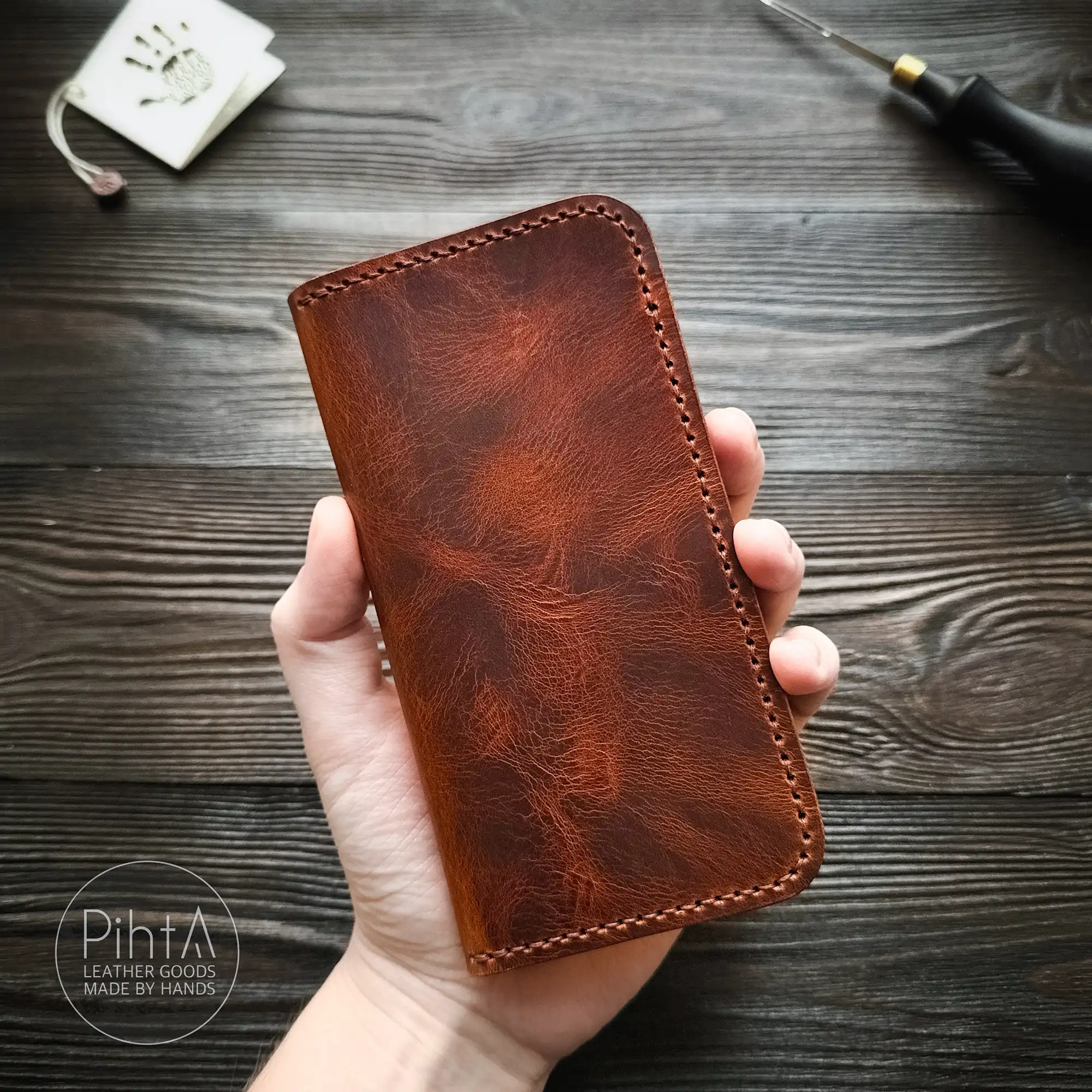 Чехол-книжка на iPhone из кожи коричневый